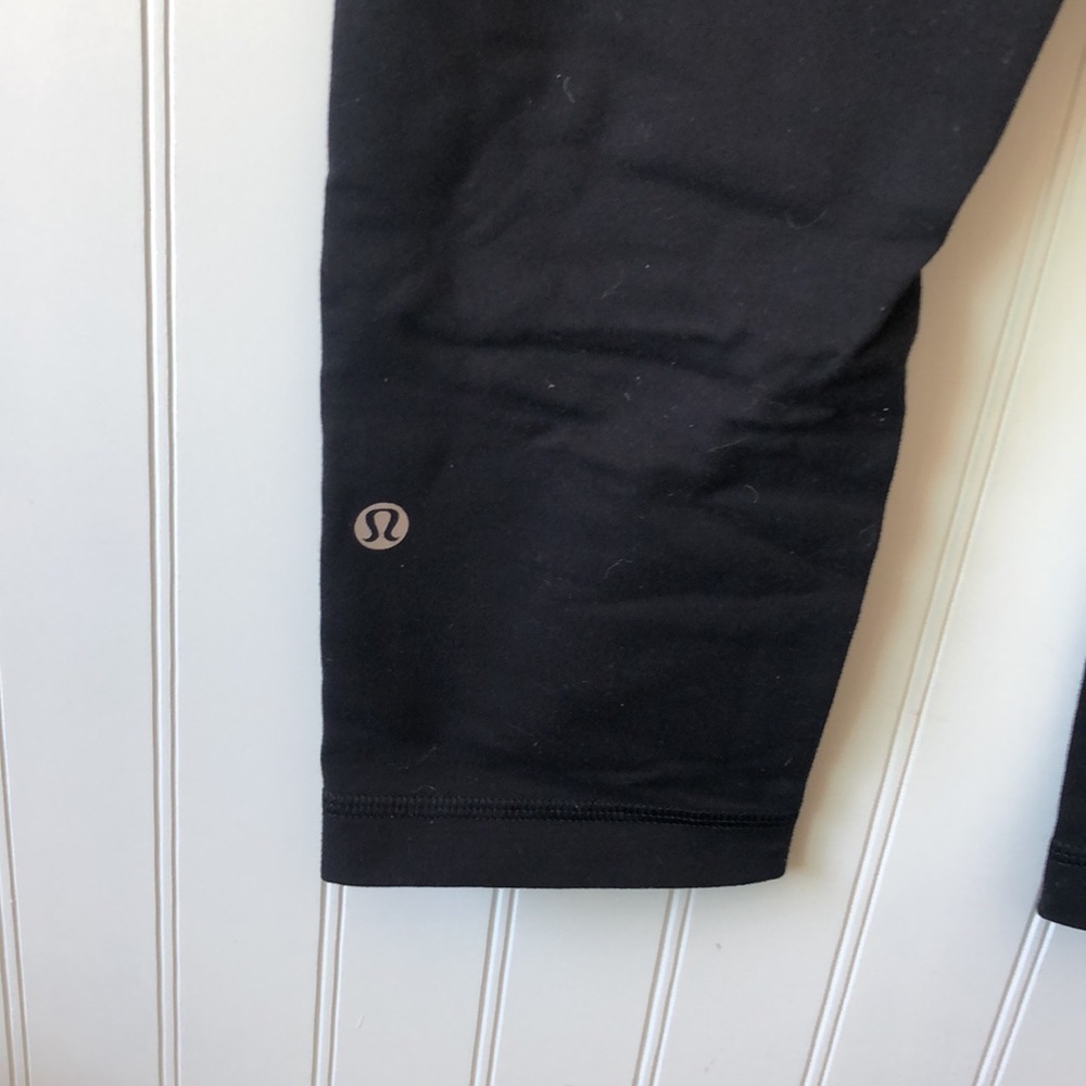 Lululemon Crop Running Leggings 4 reversible - Picture 3 of 9